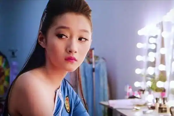 关晓彤最美的5个角色之第一名:《一仆二主 》.关晓彤饰演杨树苗.