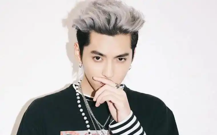 吴亦凡监狱生活近况:发福30斤,当上二班长,仍不忘老本行