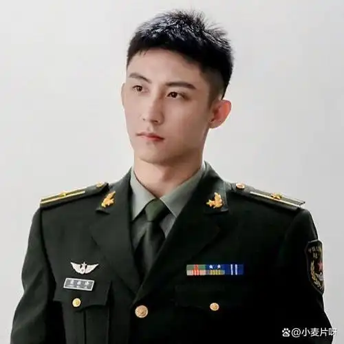 谁才是你心中的军装男神?