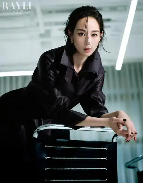 张钧甯超话#张钧甯湿发故事感大片#boss@張鈞甯《瑞丽服饰美容》