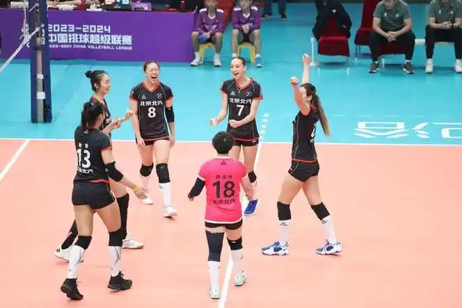 北汽女排队员庆祝得分. 新京报记者 王飞 摄