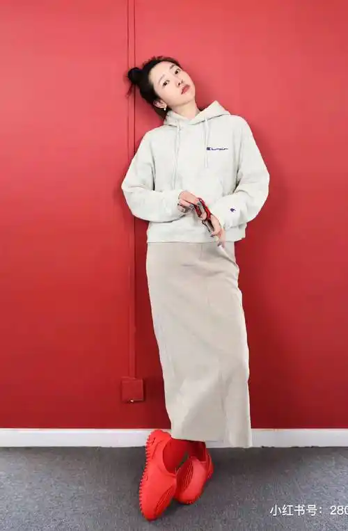 为什么白百何从不凹性感她靠在自己身上玩配色掌握了流量密码