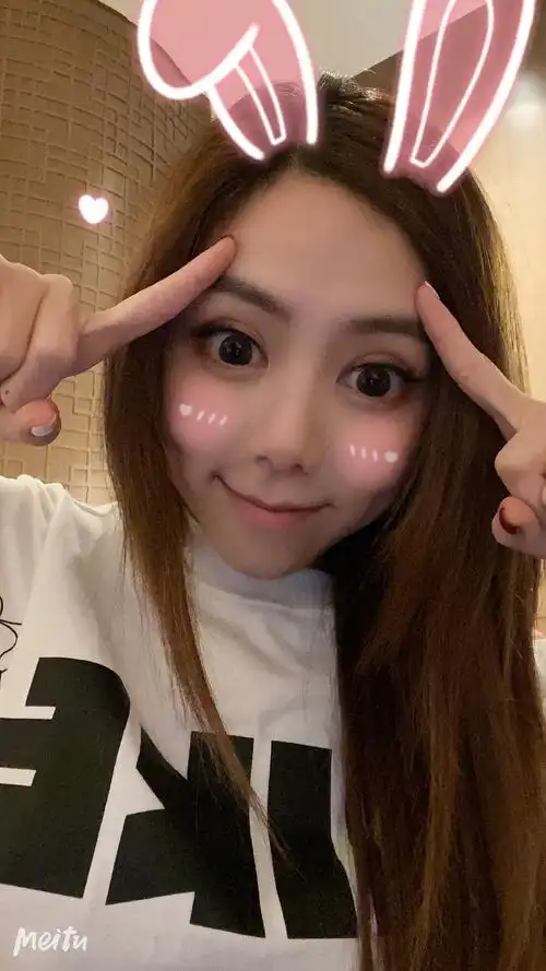 邓紫棋俏皮可爱自拍照图片717