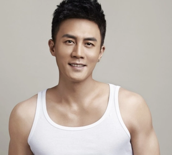 杜淳大晒6块迷人腹肌,使得粉丝尖叫,如此训练你也可以这样