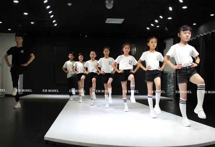 武汉暑假模特培训学费_少儿模特培训价格_武汉em超模-培训帮