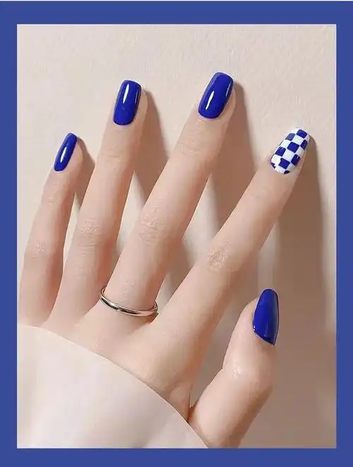 什么颜色的指甲油显手白(2022年显白又好看的美甲)