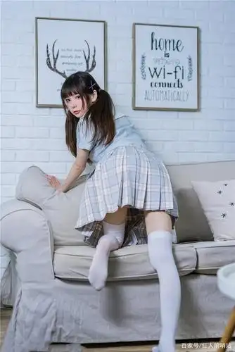 夏日的清凉!清淡可爱水手服双马尾少女的夏日美拍