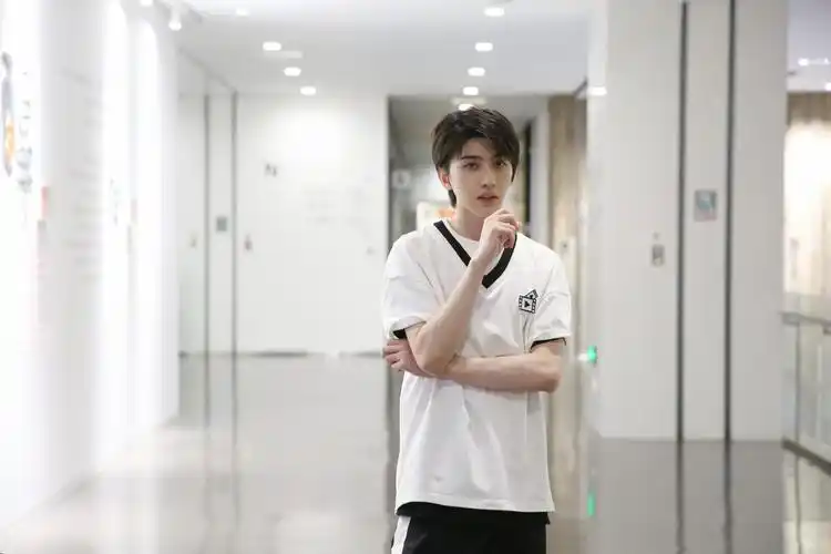 cr:蔡徐坤粉丝团官微跑男 - 堆糖,美图壁纸兴趣社区