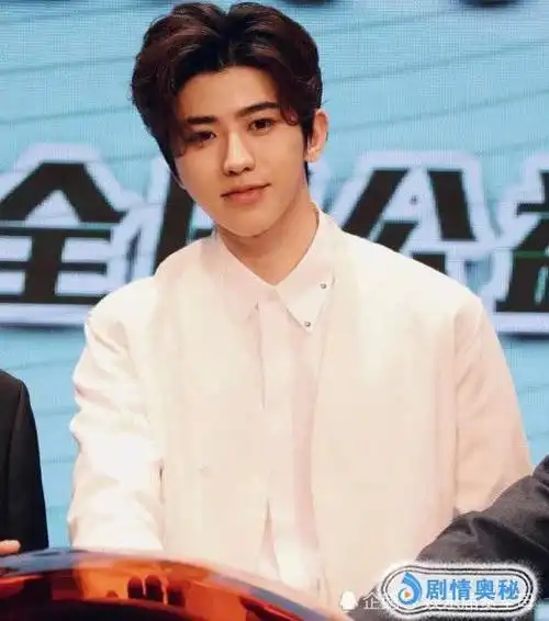 蔡徐坤吃胖了?看到发福后的照片,ikun:还是一样喜欢!