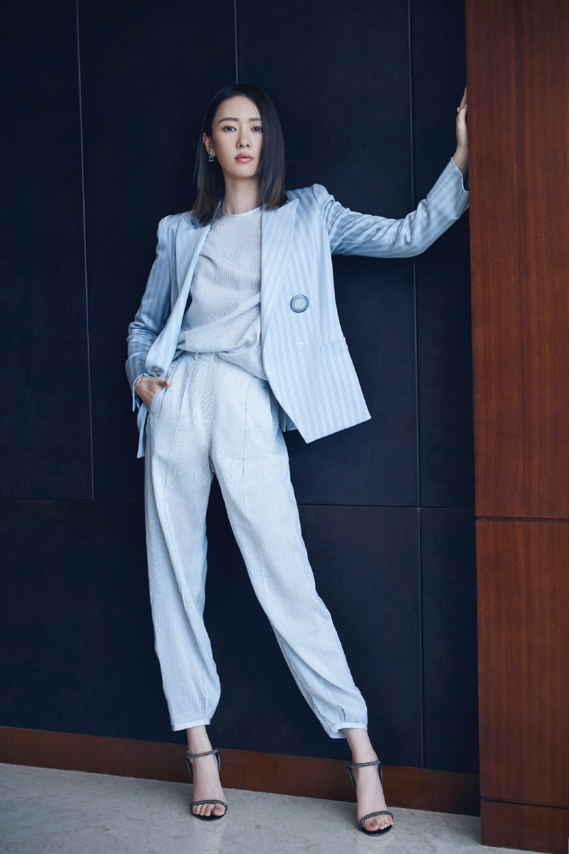 童瑶的气质感穿得够简单才能打造这份优雅高级职场日常都适合