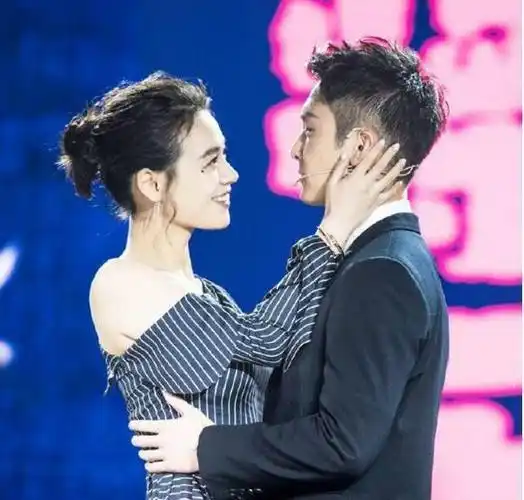 马思纯:你们各自的老公都有各自的优点!我会好好亲的!