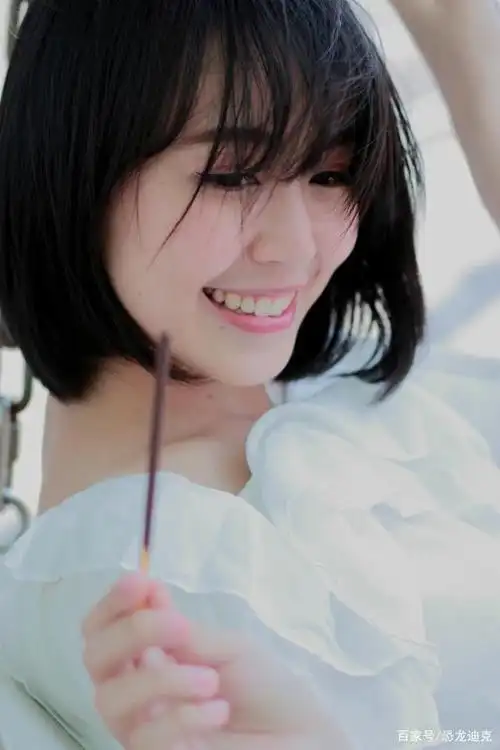 摄影:单纯可爱的女孩子,笑起来格外迷人