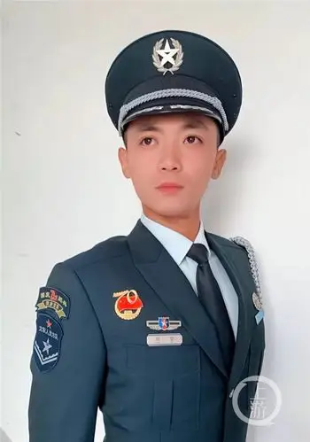 国庆70周年阅兵文职人员方队里有三个重庆帅小伙