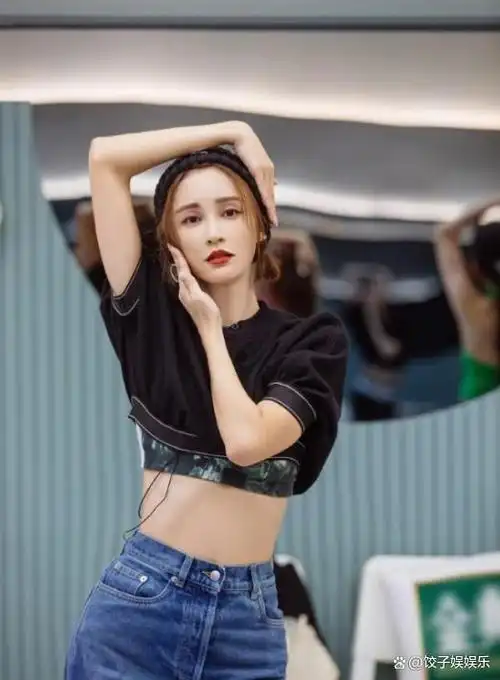 把张歆艺和秦岚放一起对比科技脸和自然老去差距一目了然