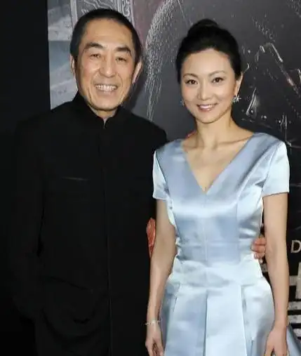 巩俐"三哭"张艺谋告别8年纠缠,只做70岁法国老头的第四任妻子