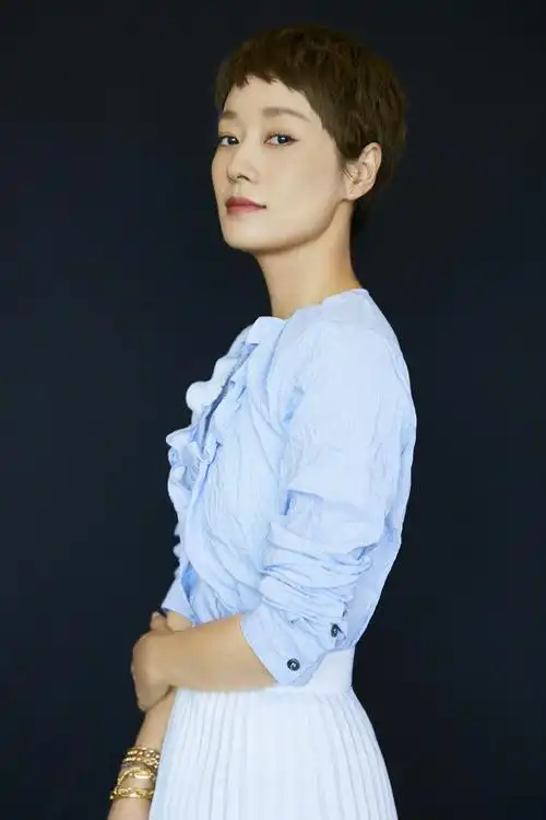 简介:马伊琍百褶裙温柔优雅写真图片,分享一组马伊琍图片给大家,图中