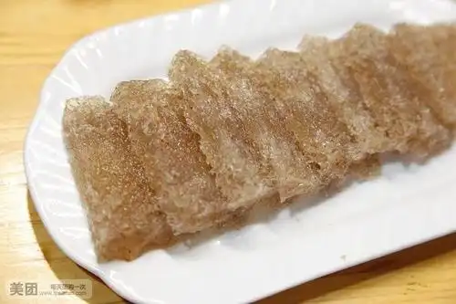 带着巨多孔隙的玩意,看起来就像粗糙的海绵啊~~但是,当我接触到冻魔芋