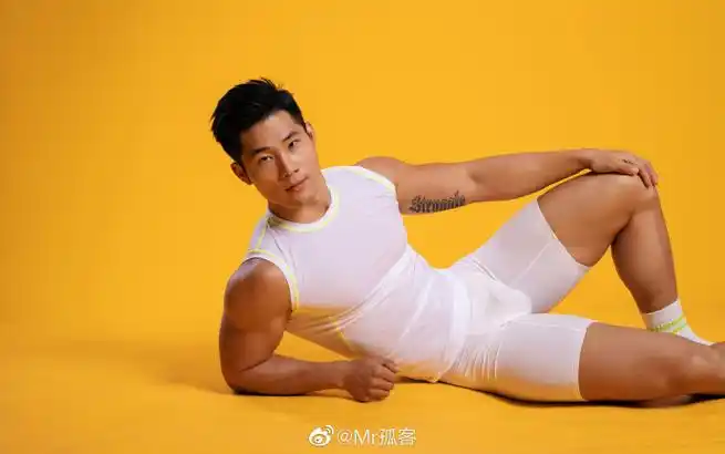 内裤:igoodis@森林画册@mt硬汉联盟@奔的跑@帅给力@肌肉男图片v@娱图