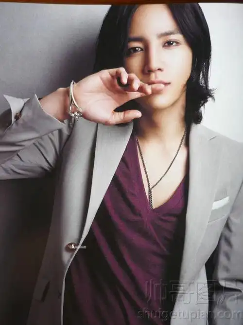 张根硕写真图片与女朋友合影(2)