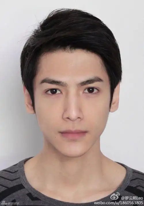 何以笙箫默小时候演员资料照 少年何以琛罗云熙自拍晒肌肉