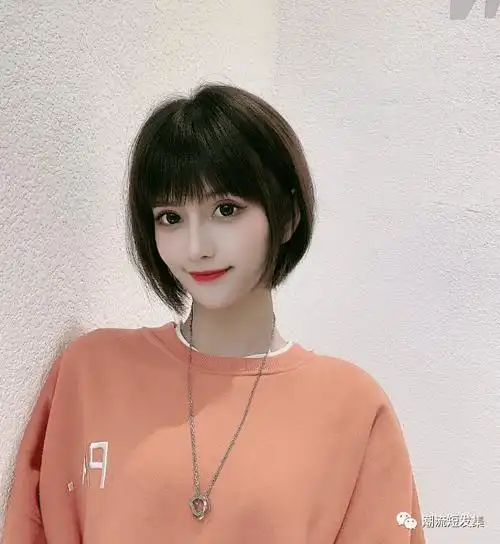 流行短发2021最新款图片(2022年流行短发发型女图片)