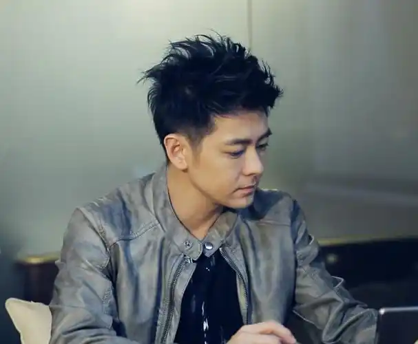 林志颖在《爸爸的假期》中主演谁?_百度知道