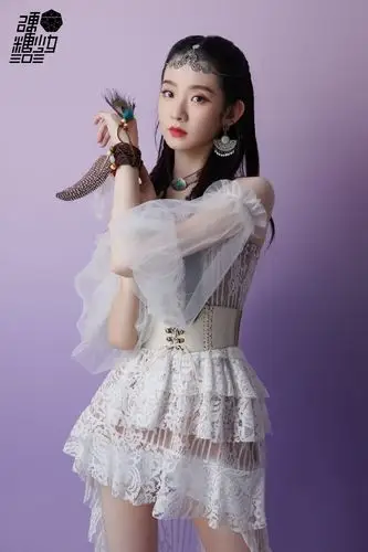 张艺凡超话96#硬糖少女303张艺凡#波西米亚造型,尽显异域风情,今晚