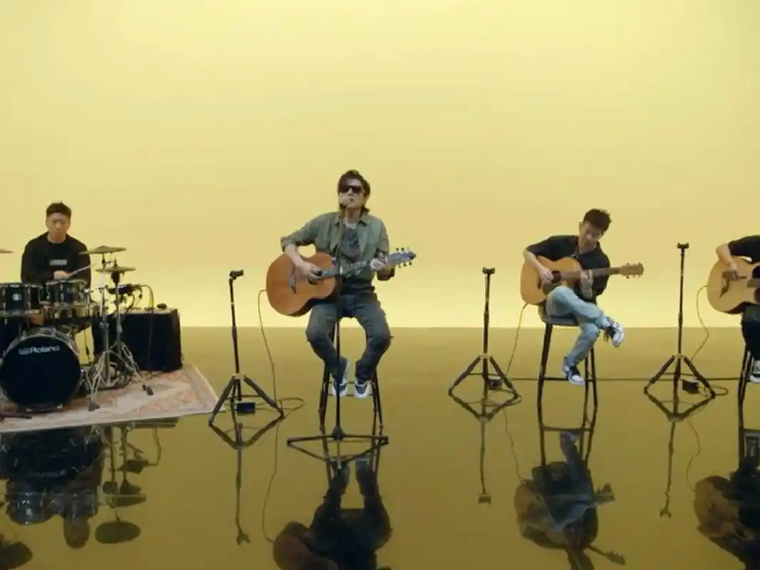 小甫音乐分享:郑钧《灰姑娘》乐队现场版