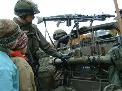 德国二战出现的第一种通用机枪mg系列机枪一直到现在依然使用