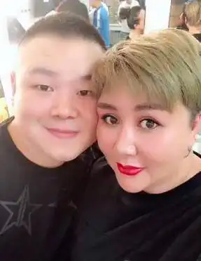 郭德纲妻子又晒小儿子,不发郭麒麟遭吐槽,德云社继承人争议再起_王惠
