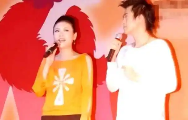 央视主持人杨帆:娶普通妻子李飒,婚后生两女,日子过得有滋有味_音乐