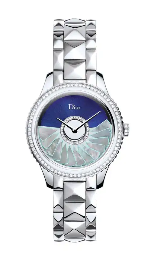而"dior viii"的名字,则是因为1946年10月8日迪奥先生在巴黎第八区
