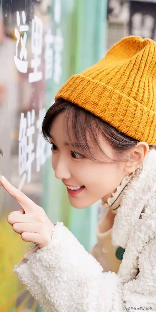 毛晓彤春日胡同随拍,元气少女的模样,饰演的孙想好美好甜_姐姐_角色