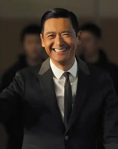 69岁周润发"逆生长",白发染黑梦回《上海滩》,逆袭成冻龄男神