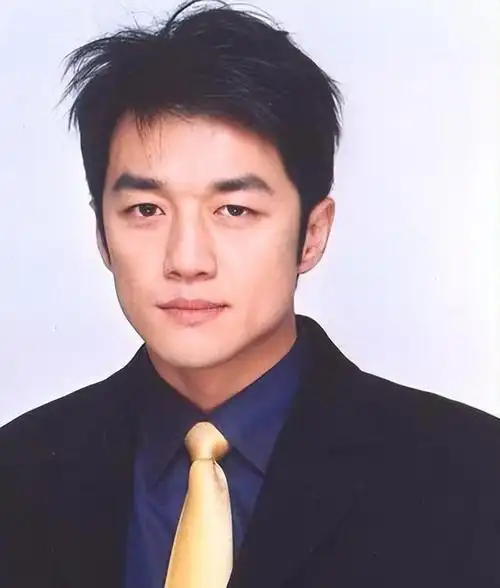 李亚鹏:只挑女神当女友,活成了男人羡慕的样子