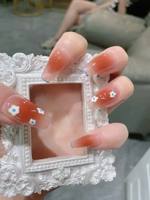 夏季显白腮红美甲