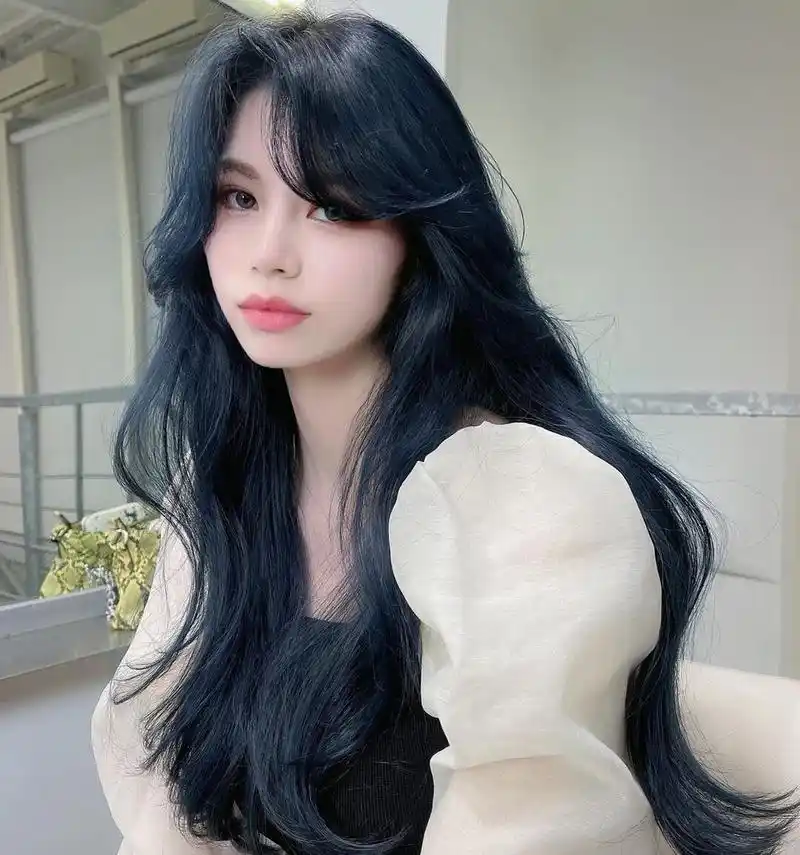 墨蓝色2021最有质感的发色 需要漂发但只漂到了橙黄色,不用漂太浅