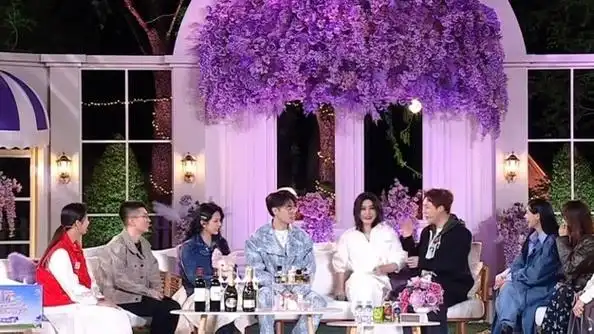 两代浪姐同框##何洁尚雯婕孟佳王霏霏合影