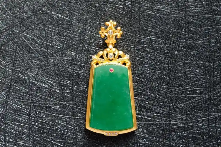 珠宝设计镶嵌|翡翠绿无事牌吊坠加工款式