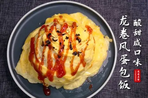 一碗隔夜饭三个鸡蛋小伙在家自制网红旋风蛋包饭