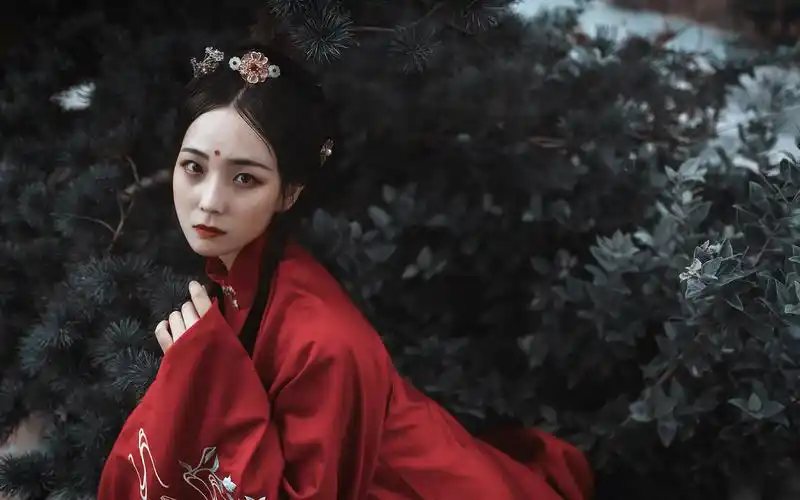 性感红衣古装美女高清桌面壁纸