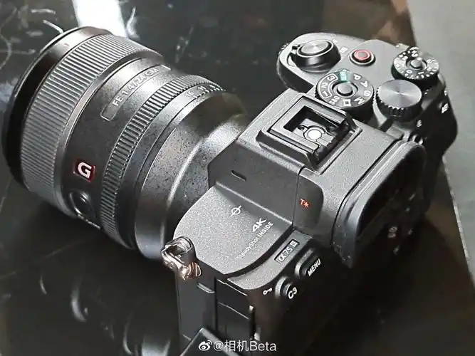 今天上手索尼a7s3是真不容易只能见缝插针拍了几张现场真机照