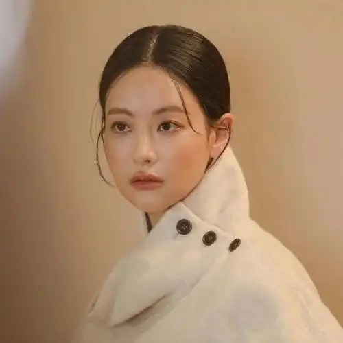 韩国女艺人吴涟序sns发布最新时装写真