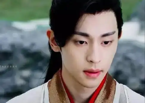 邓伦面相适合配哪种面相女孩(杨幂面相)