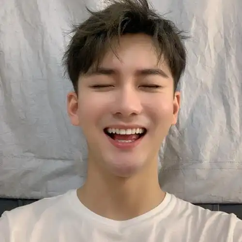 国民老公熊梓淇喜欢的女孩笑起来好看的