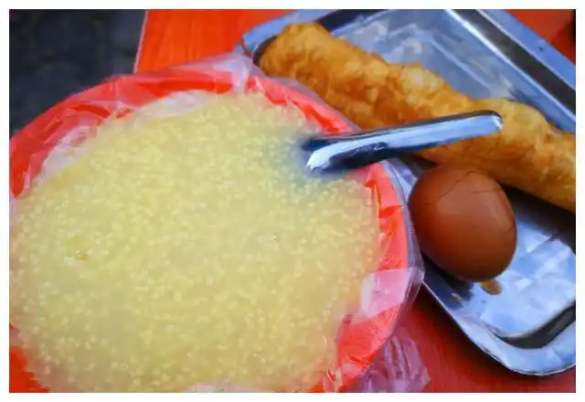 大连农村夫妻卖油条稀饭,顾客开车20公里来吃早餐?