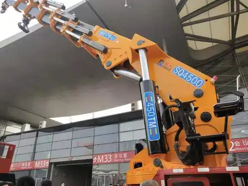 韶起最大的折臂式汽车起重机是sq4500,最大起升质量是4米吊110吨蛔