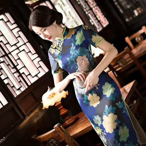 有种女人味叫"旗袍",绝美得摄人心魂,适合70后