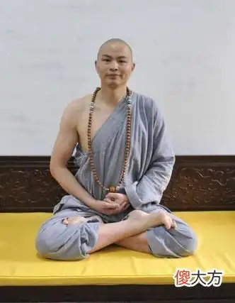 打坐的正确姿势,盘膝打坐正确姿势?