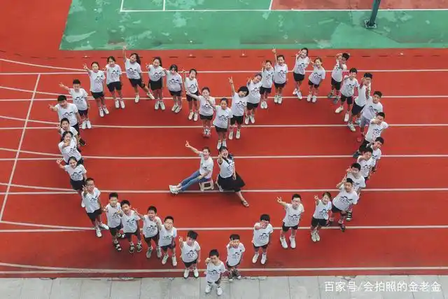 你见过最有个性的毕业照造型是怎样的?